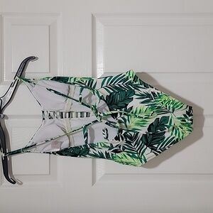 Xhilaration M green and white leaf print one piece suit